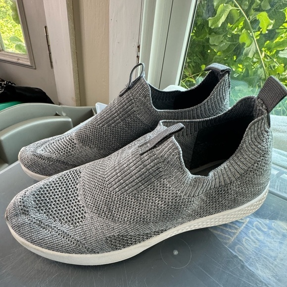 Tommy Bahama grey flint knit jogger memory foam slip on size 8.5 sneakers - Picture 2 of 9